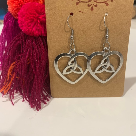 💜3 for$33 ♥️NWT Hand Crafted Celtic Knot Heart Earrings ♥️ - Picture 10 of 10